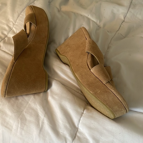 Nine West tan suede sandals. Size 9.5 new never worn. Great for summer - Picture 5 of 9